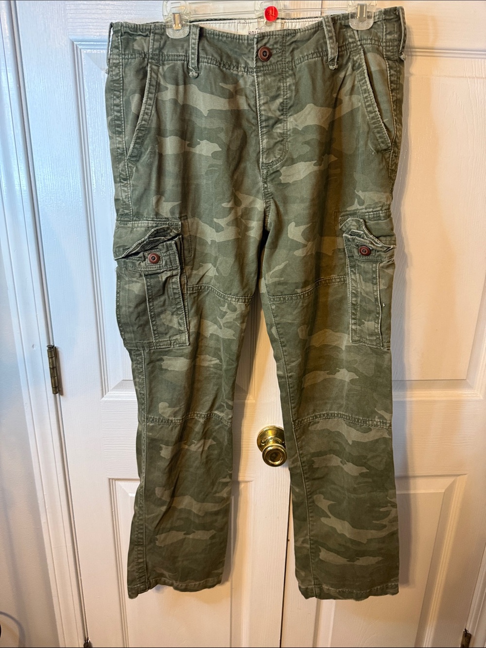 Hollister Men's Olive Camo Cargo Pants 33x32